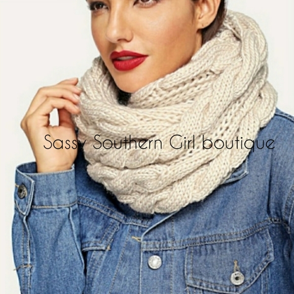 🆕⭐"Softest Scarf" chunky cable knit scarf - Picture 1 of 5